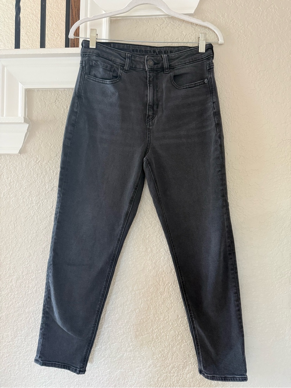 American Eagle Outfitters Mom Jeans 4 short - Picture 2 of 5